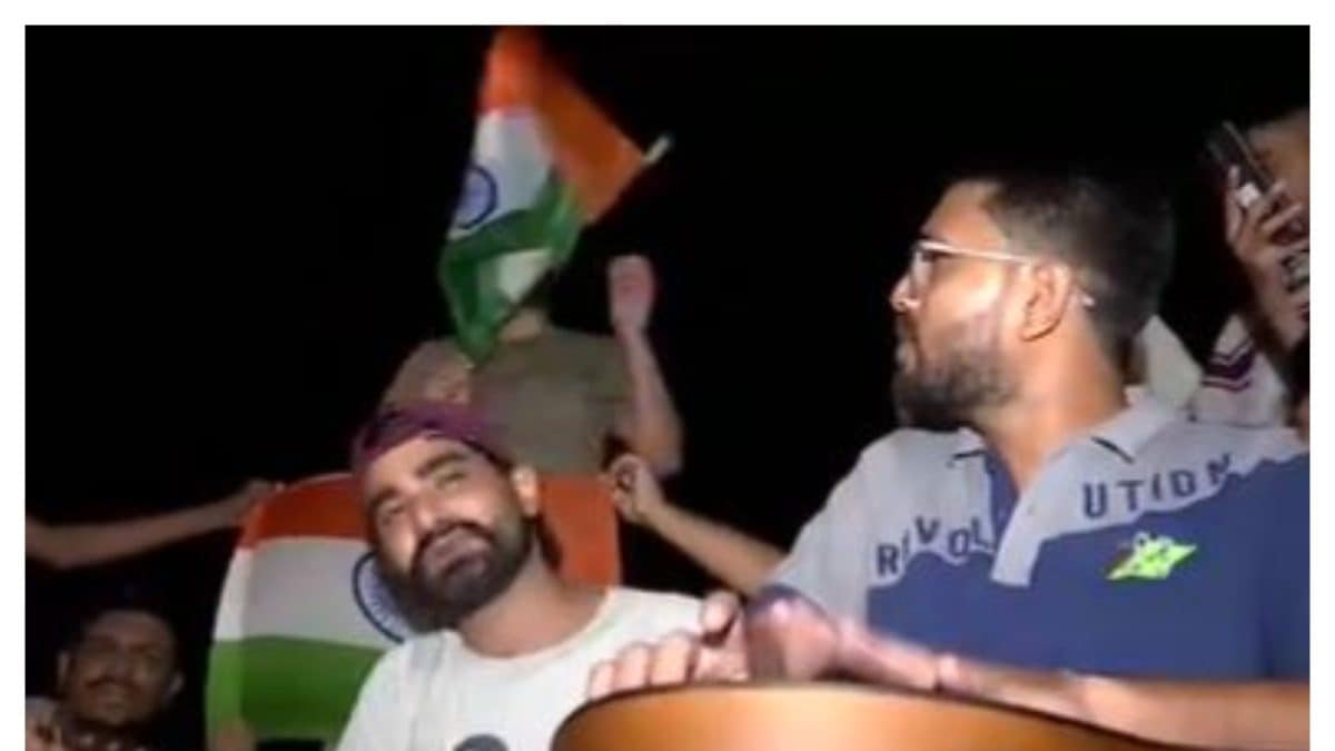 WATCH |  Mumbai’s Marine Drive Witness Fans Singing Songs, Cheering For Team India